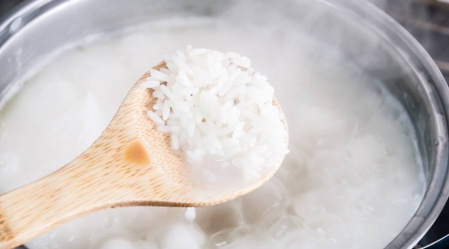 the shelf life of cooked rice and how to tell if it has gone bad