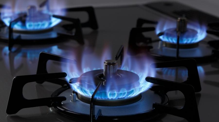 Using a gas stove as an alternative heat source