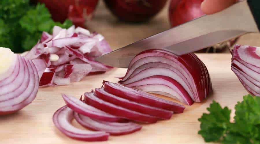 storing cut onions